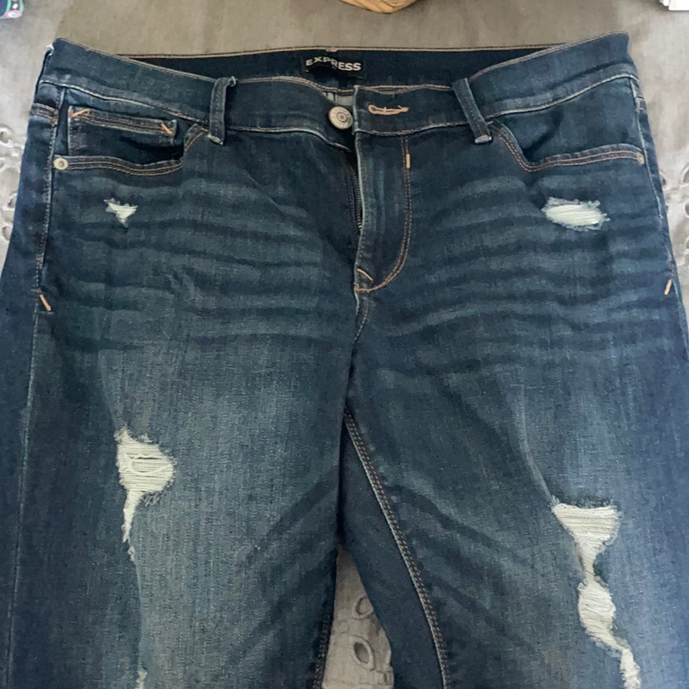 Mid rise jean jegging.